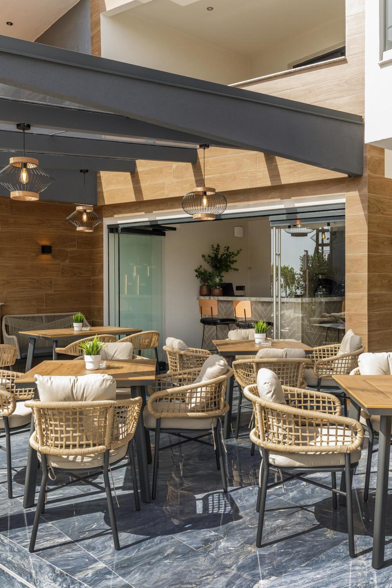 Costa De Luxe Suites Лептокария Екстериор снимка